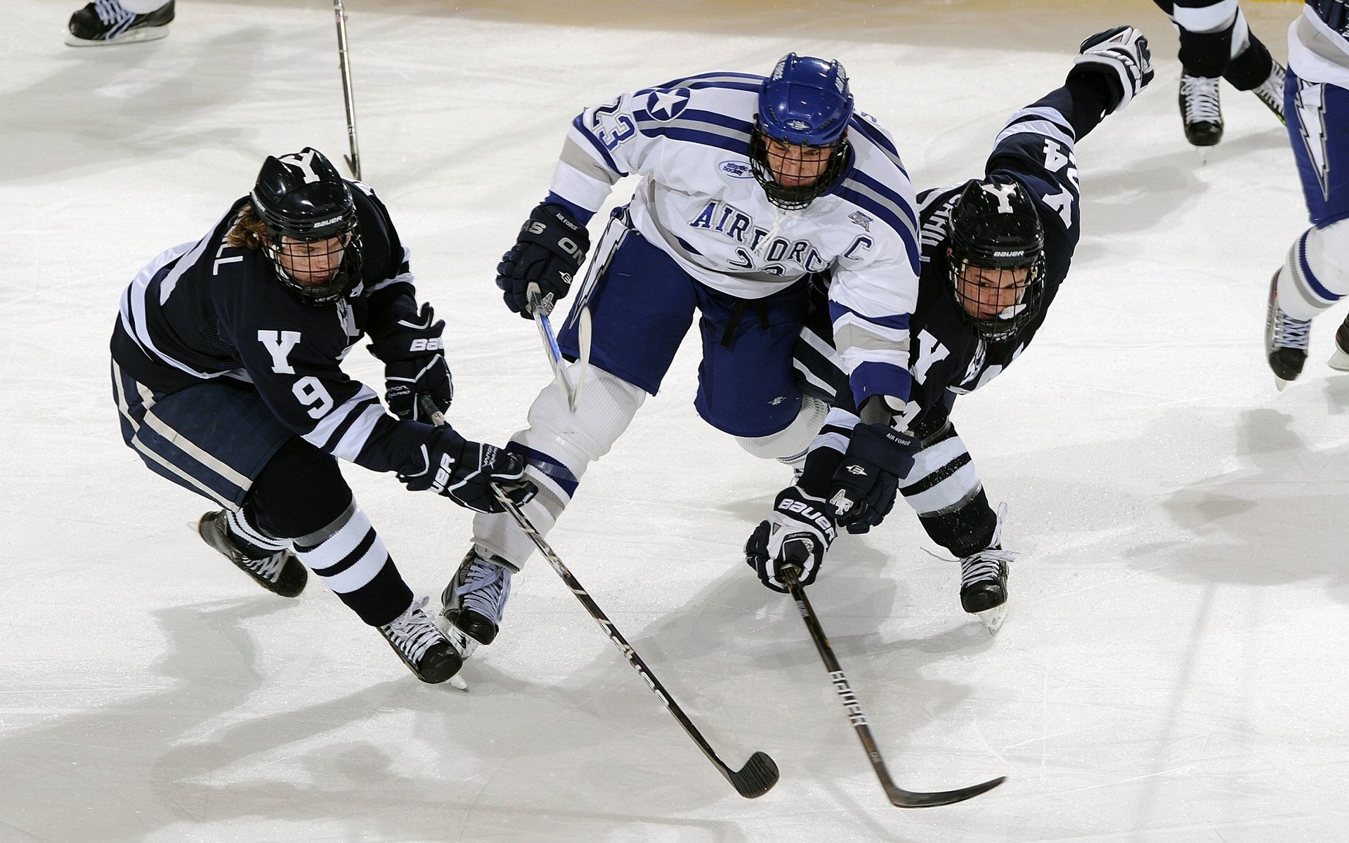 天才新星上演完美帽子戏法，助球队豪取三连胜