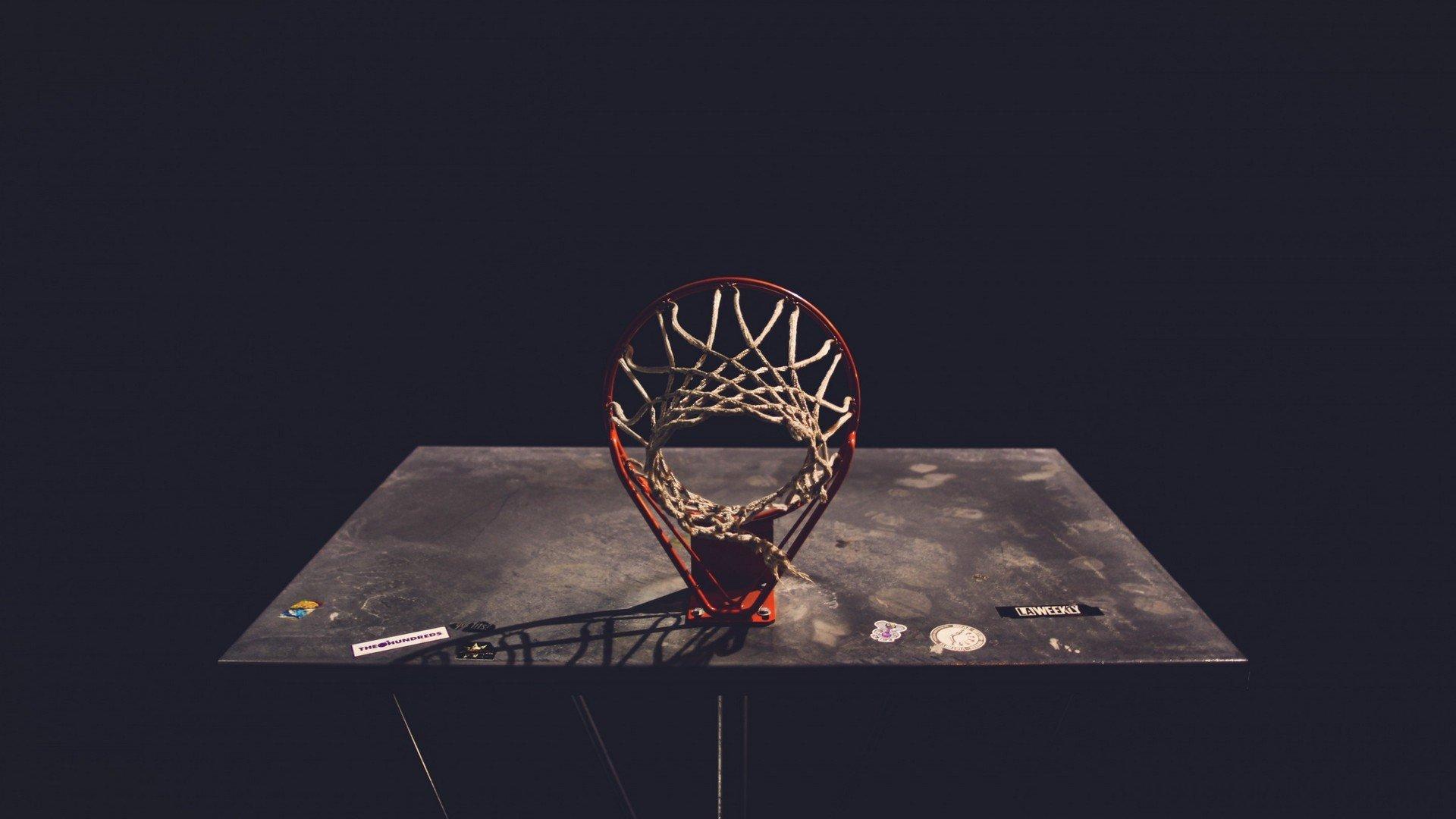 伯纳乌星光对决，姆巴佩新王首秀破局，青春风暴难撼皇马底蕴